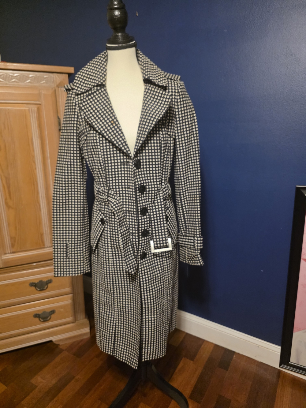 Vertigo Paris Women's Black & White Houndstooth Trench Coat